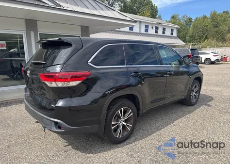 2018 Toyota Highlander Le/Le Plus z USA, uszkodzony, nr VIN 5TDBZRFHXJS818317